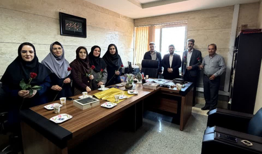تجلیل از کارکنان مدیریت توسعه سازمان وتحول اداری به مناسبت روز کارمند